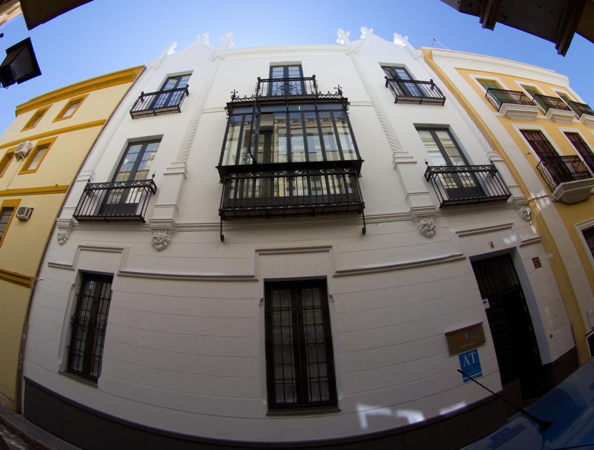 Life Apartments Alberto Lista Seville Luaran gambar